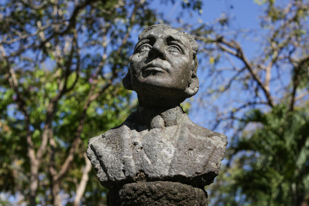 Busto de Recaredo Briceño en el parque de Nicoya. 
